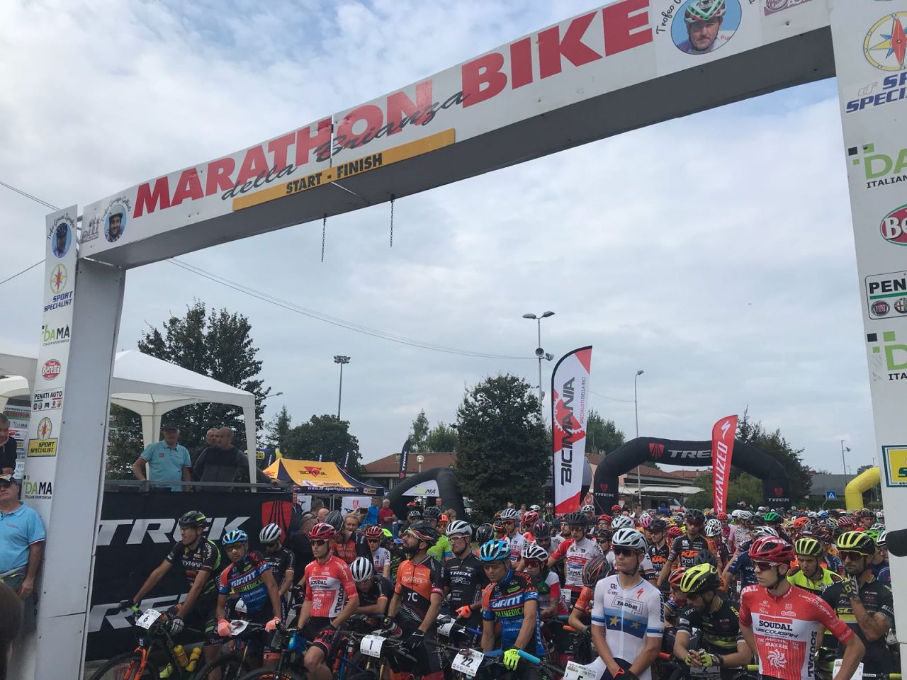 Marathon Bike partita la gara FOTO e VIDEO