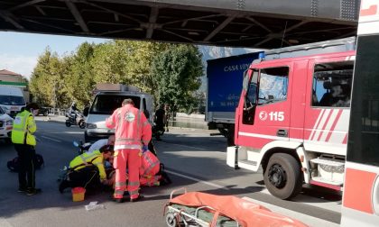 Scontro furgone moto sulla Provinciale, traffico in tilt FOTO