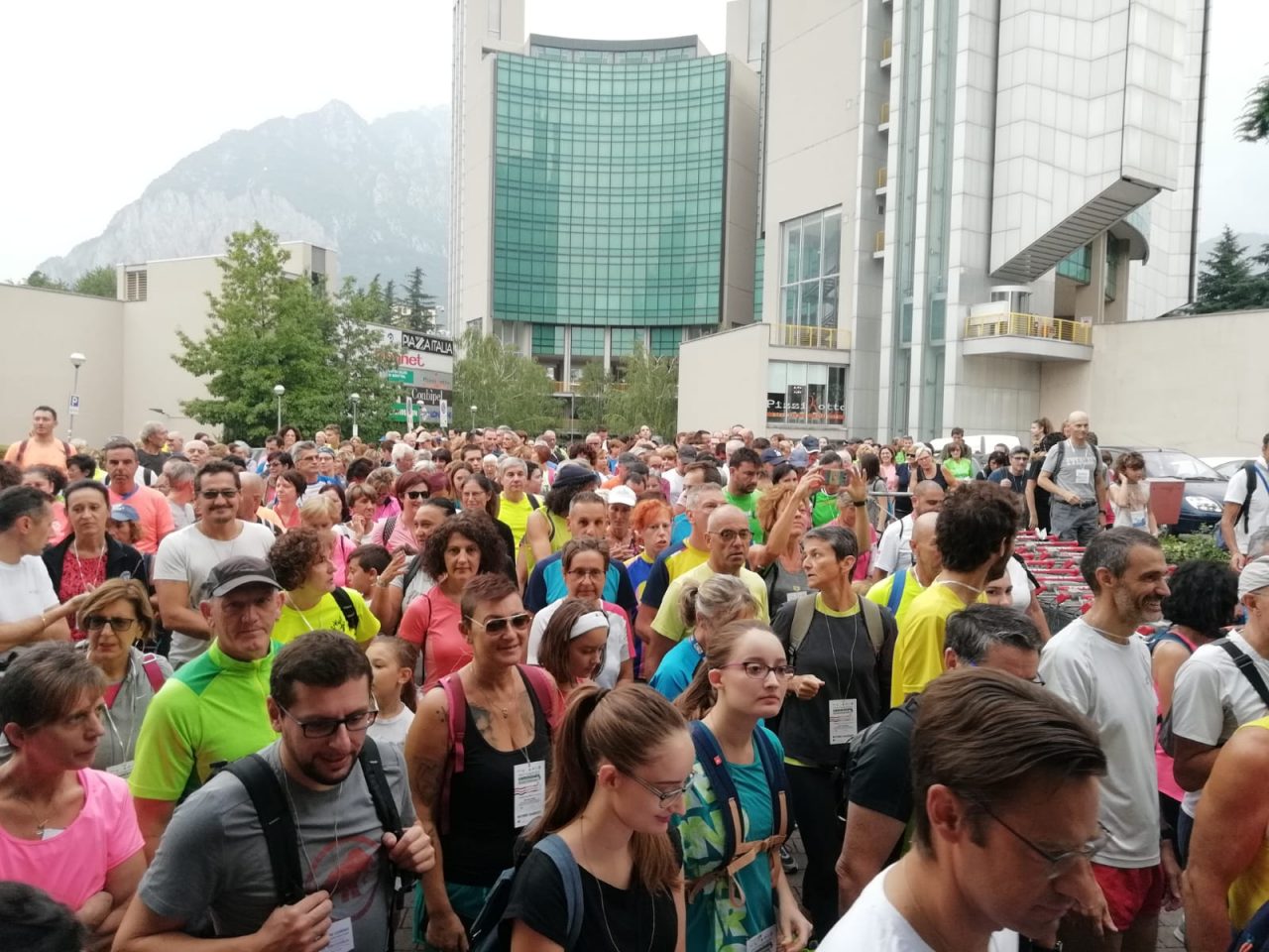 Camminata manzoniana al via in 1800 FOTO