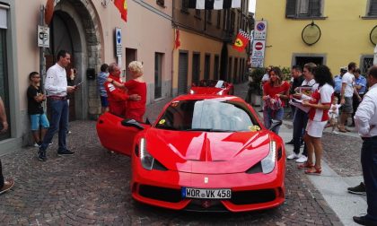 Sfilata di Ferrari rombanti a Caprino FOTO