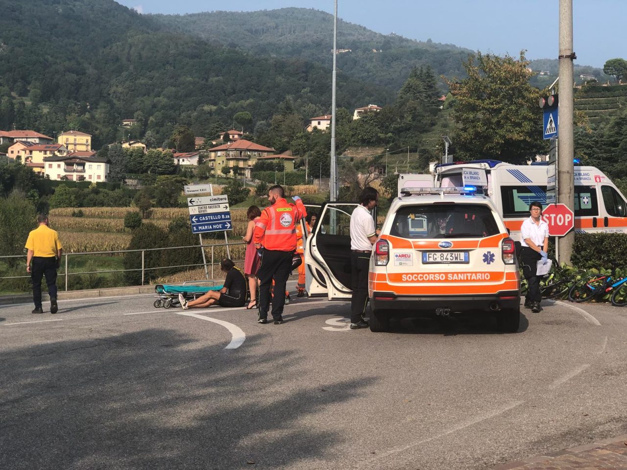 Ciclista investito nei pressi della chiesa FOTO