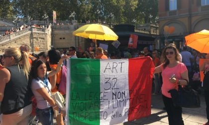 Mamme e papà lecchesi in piazza per dire no all'obbligo vaccinale FOTO E VIDEO DELLA MANIFESTAZIONE DI BOLOGNA