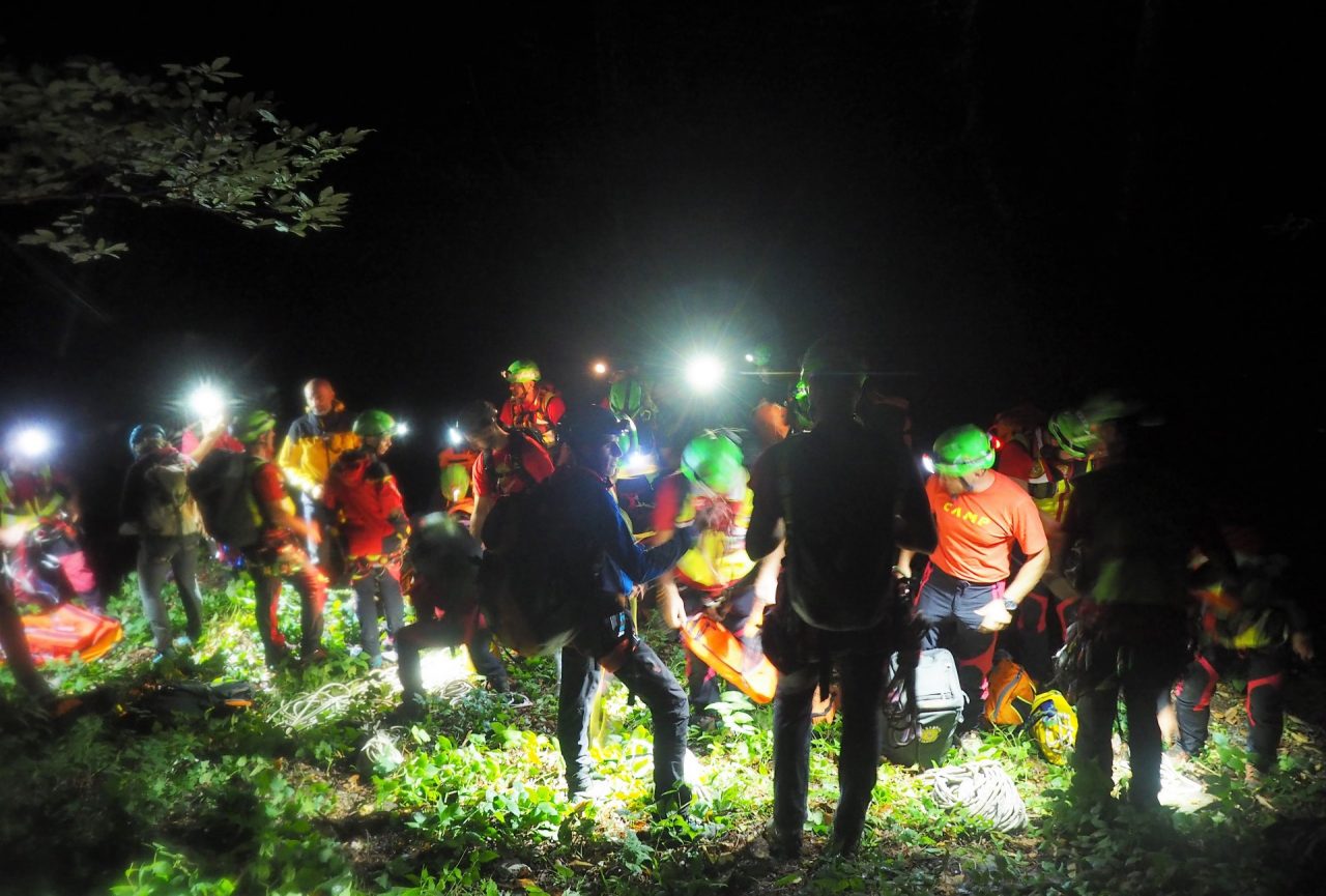 Soccorso alpino mobilitato per salvare un fungiatt, ma è una simulazione. FOTO