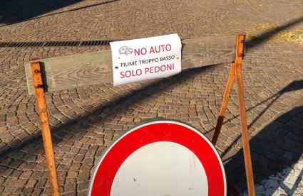 Adda troppo basso: stop alle auto sul traghetto di Imbersago