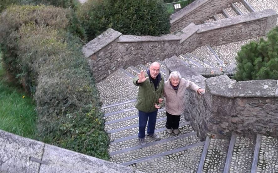 Festeggia i 101 anni facendo  la «scala santa»  della Madonna del Bosco
