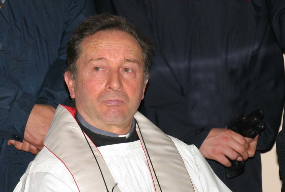 Bufera nel comasco per il prete anti Islam