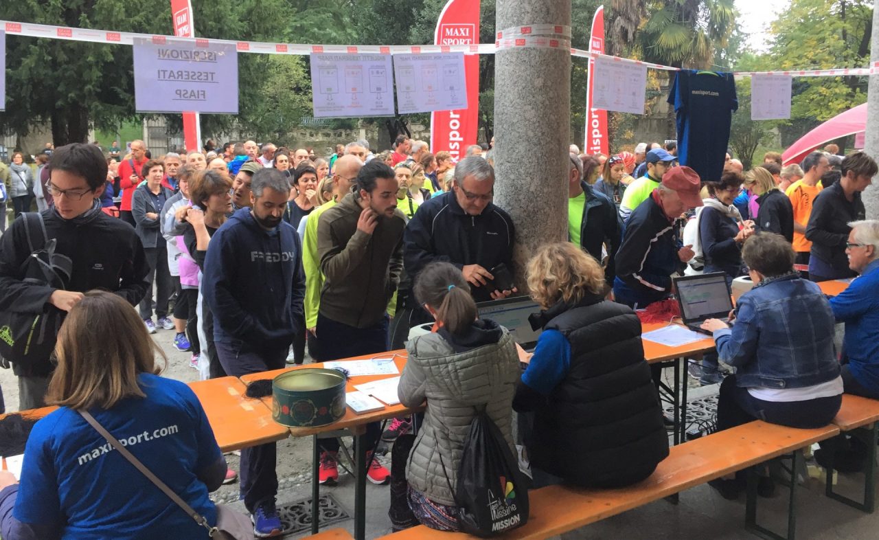 In 3mila alla camminata benefica attraversando Merate FOTO