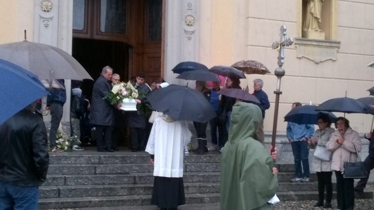 Bimba senza seggiolino auto morta nell’incidente: genitori patteggiano