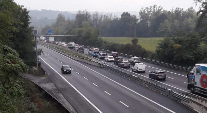 Incidente con mezzo pesante coinvolto sulla Statale 36: code verso Lecco