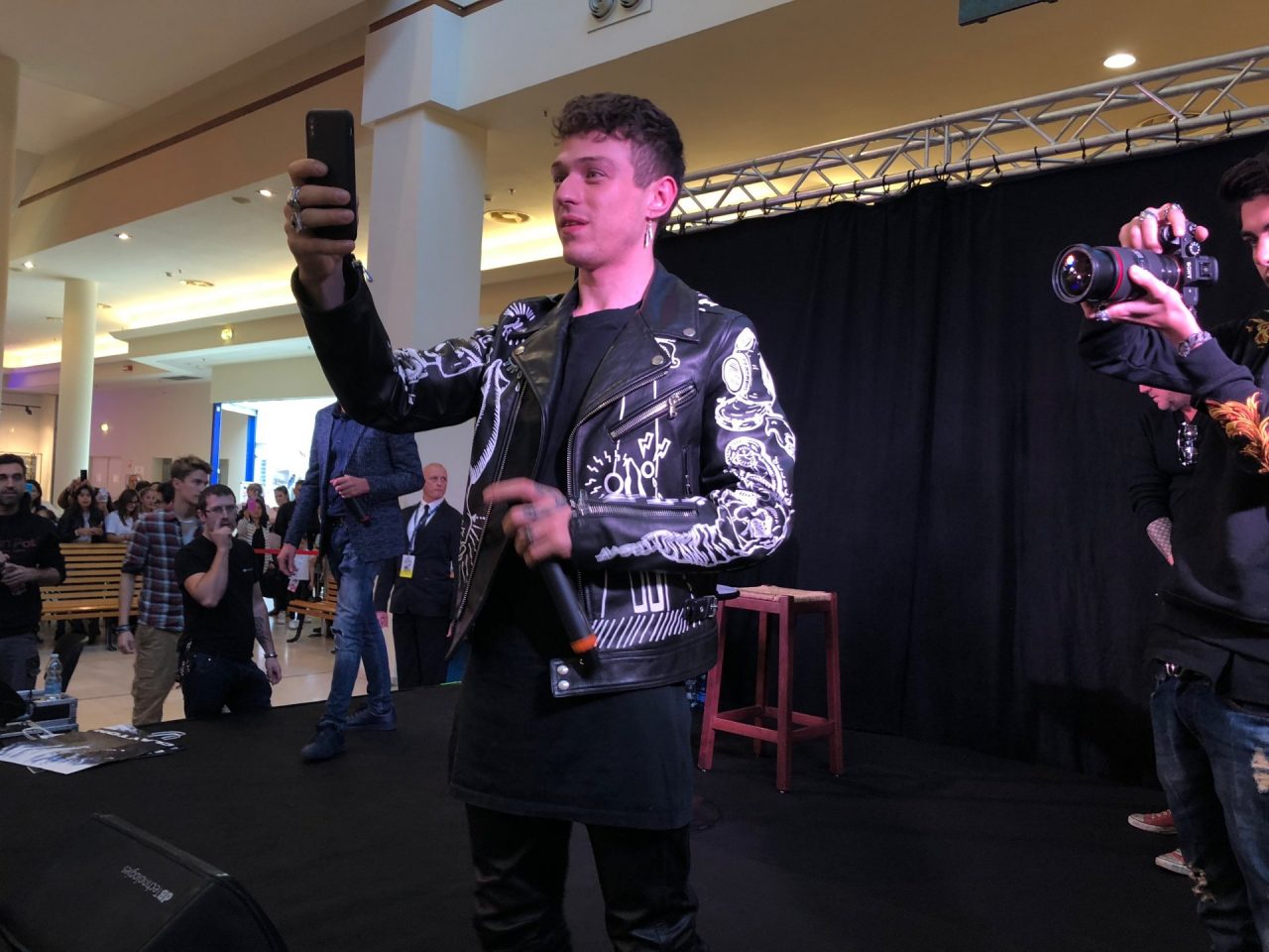 Special Guest: Irama al Globo FOTO e VIDEO
