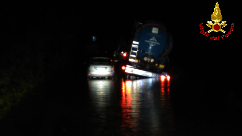 Due giorni “di fuoco”…. sotto l’acqua per i pompieri lecchesi FOTO