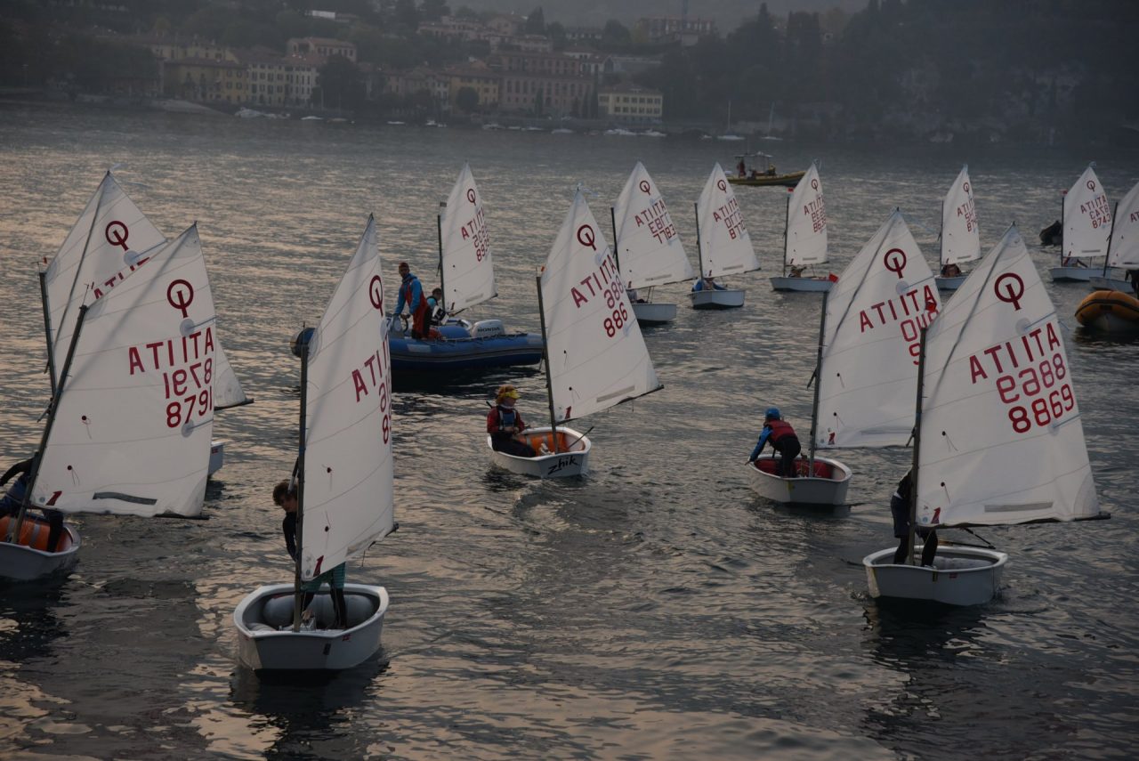 Interlaghina 98 giovani timonieri si sfidano nel golfo di Lecco FOTO