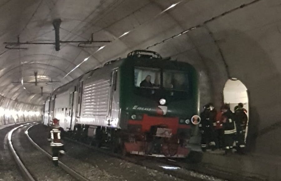Treno bloccato in galleria: simulata una maxi emergenza a Olgiate FOTO