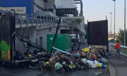 Incendio al termovalorizzatore di Silea: distrutto un camion FOTO