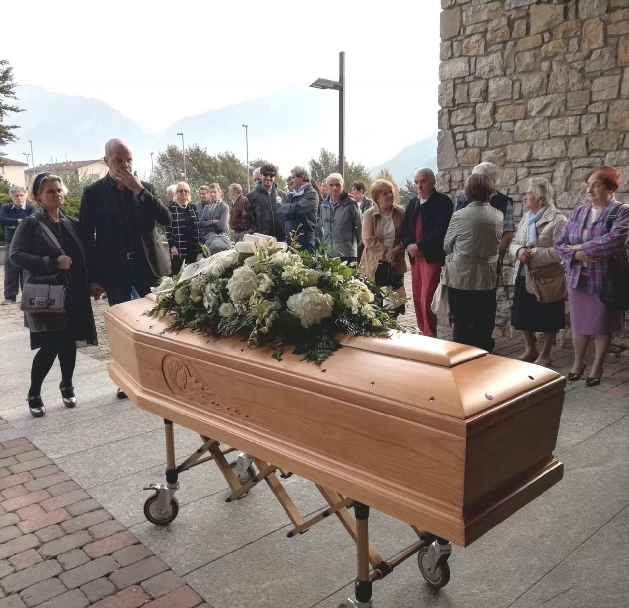 Commosso addio alla bidella Celestina