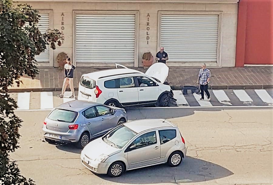 Semaforo rotto in viale Verdi causa l’ennesimo incidente