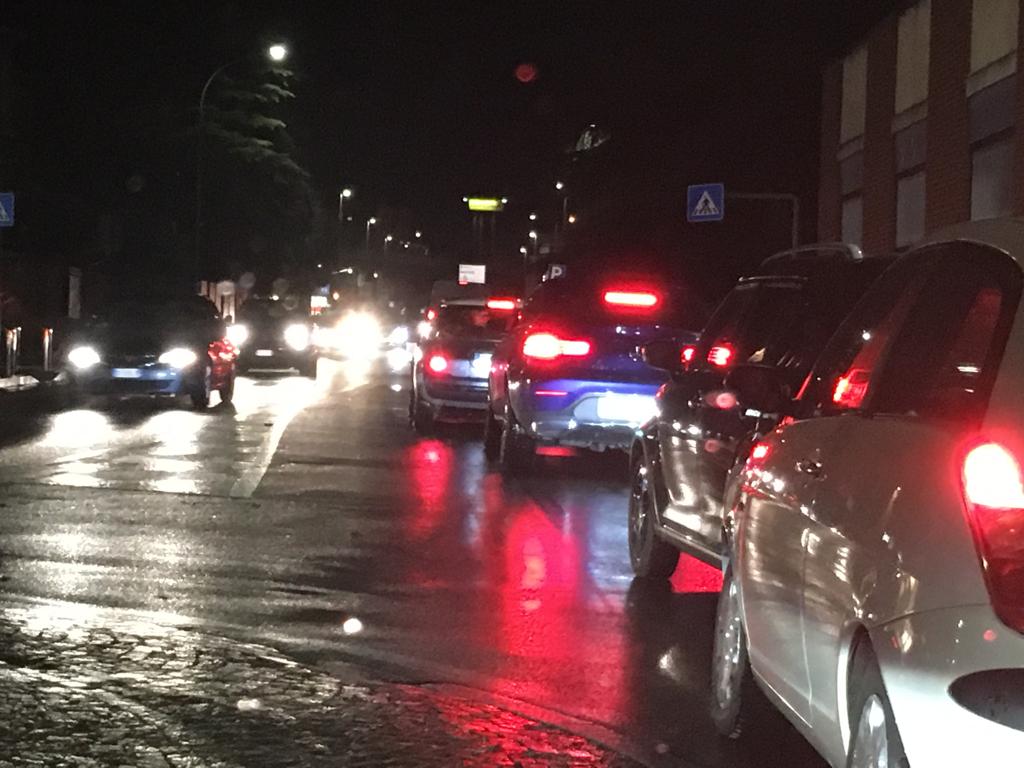 Traffico assurdo nel Lecchese: code ovunque FOTO