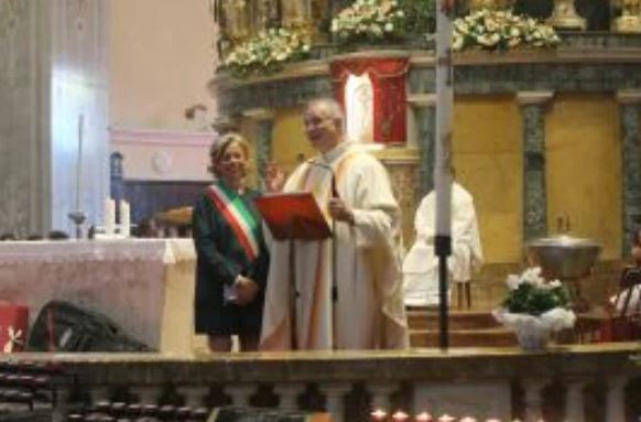 Addio al vetriolo del parroco: “Vi perdono tutti”