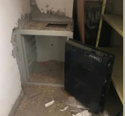 Torna in azione la banda del flessibile: scardinata la cassaforte