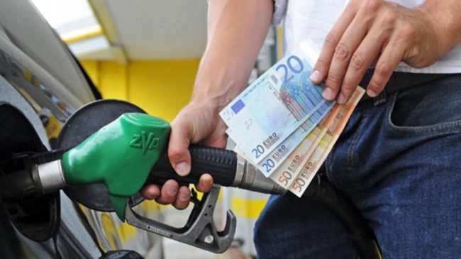 Controlli ai distributori di benzina in Brianza: multe per 57mila euro