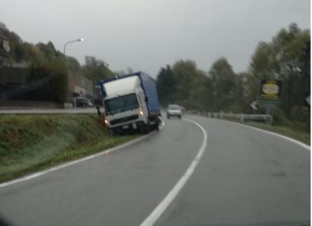Camion in panne a Bisone