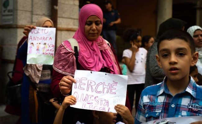 Mensa e scuolabus preclusi agli stranieri: che cosa sta succedendo a Lodi?