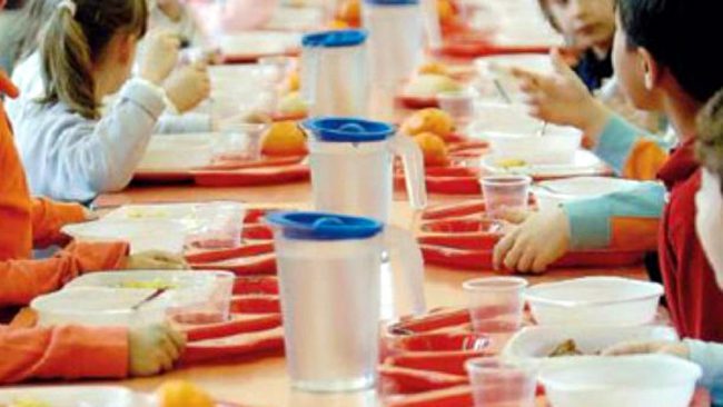 Non sei residente? Niente mensa né pulmino per andare a scuola…