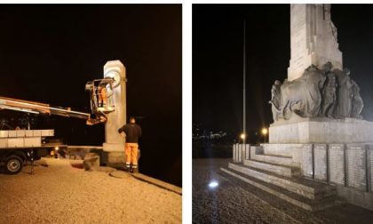 Dopo il restauro, illuminato il Monumento ai Caduti di Lecco
