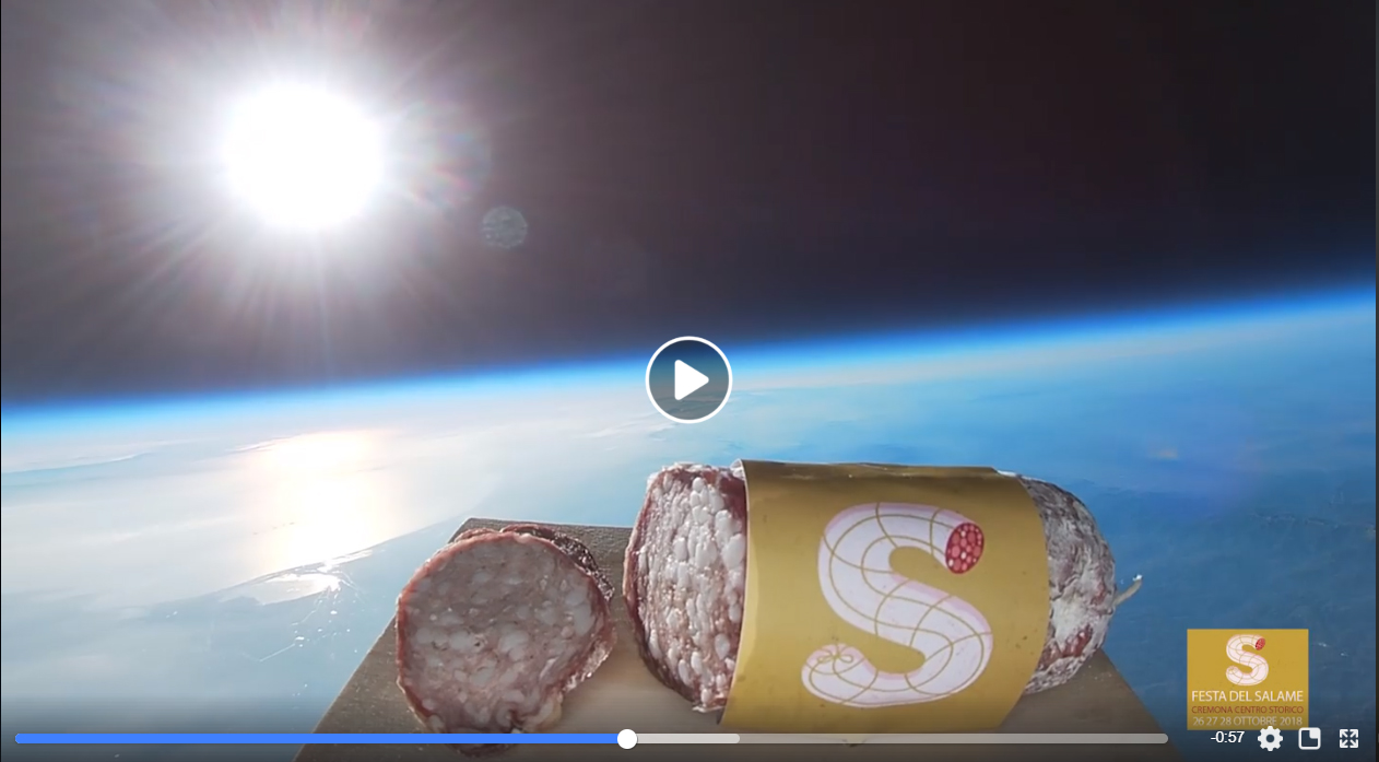 Il primo salame lanciato nello spazio VIDEO