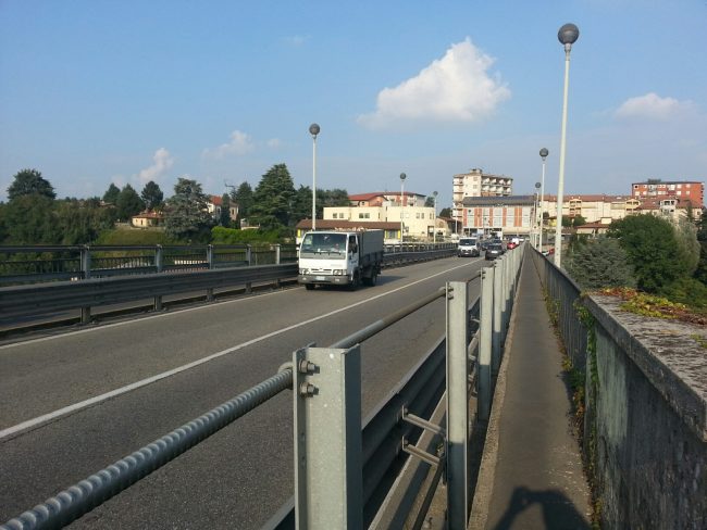 Ponte di Trezzo. Oggi, lunedì, si decide sul divieto ai camion