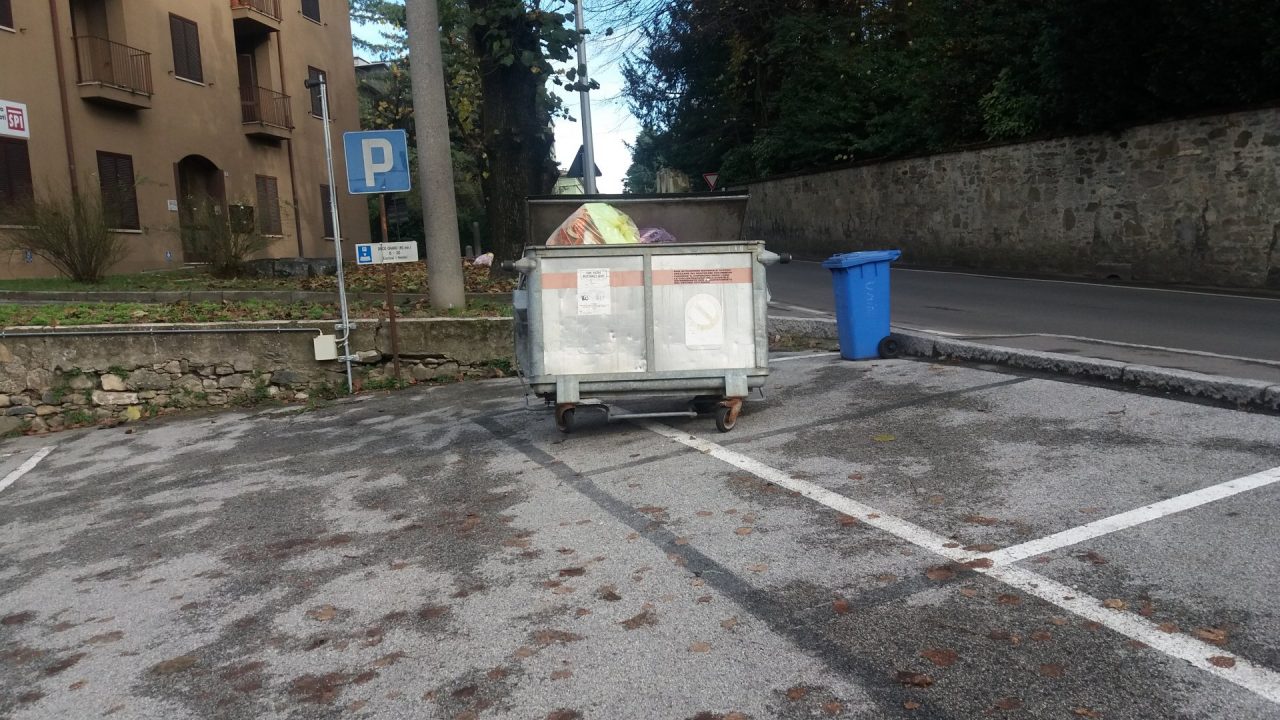 Angoli di degrado a Casatenovo FOTO