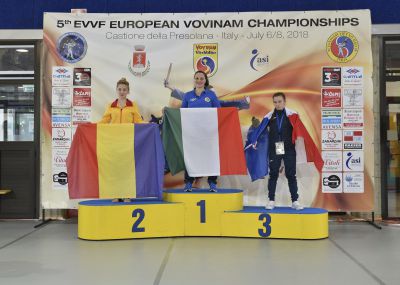 Campionessa di arti marziali torna a vincere l’oro dopo essere diventata mamma