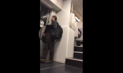 Maniaco in treno si tocca davanti a una studentessa e viene filmato