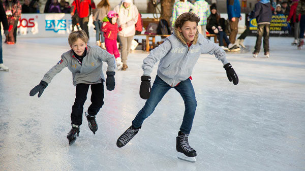 Natale 2018: a Lecco torna la pista di pattinaggio e diventa XXL