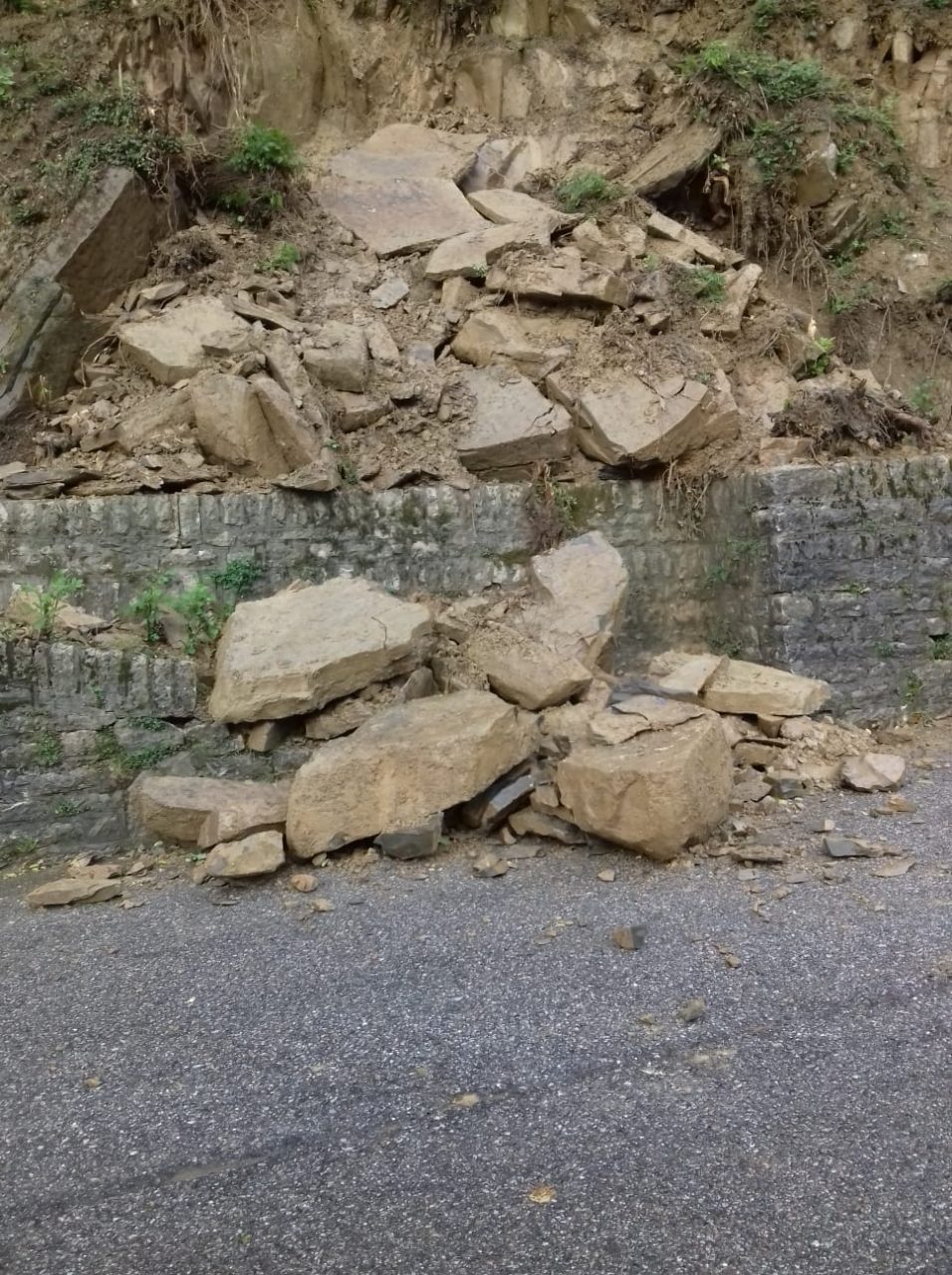 Frana tra Calolziocorte a Carenno: riaperta la strada