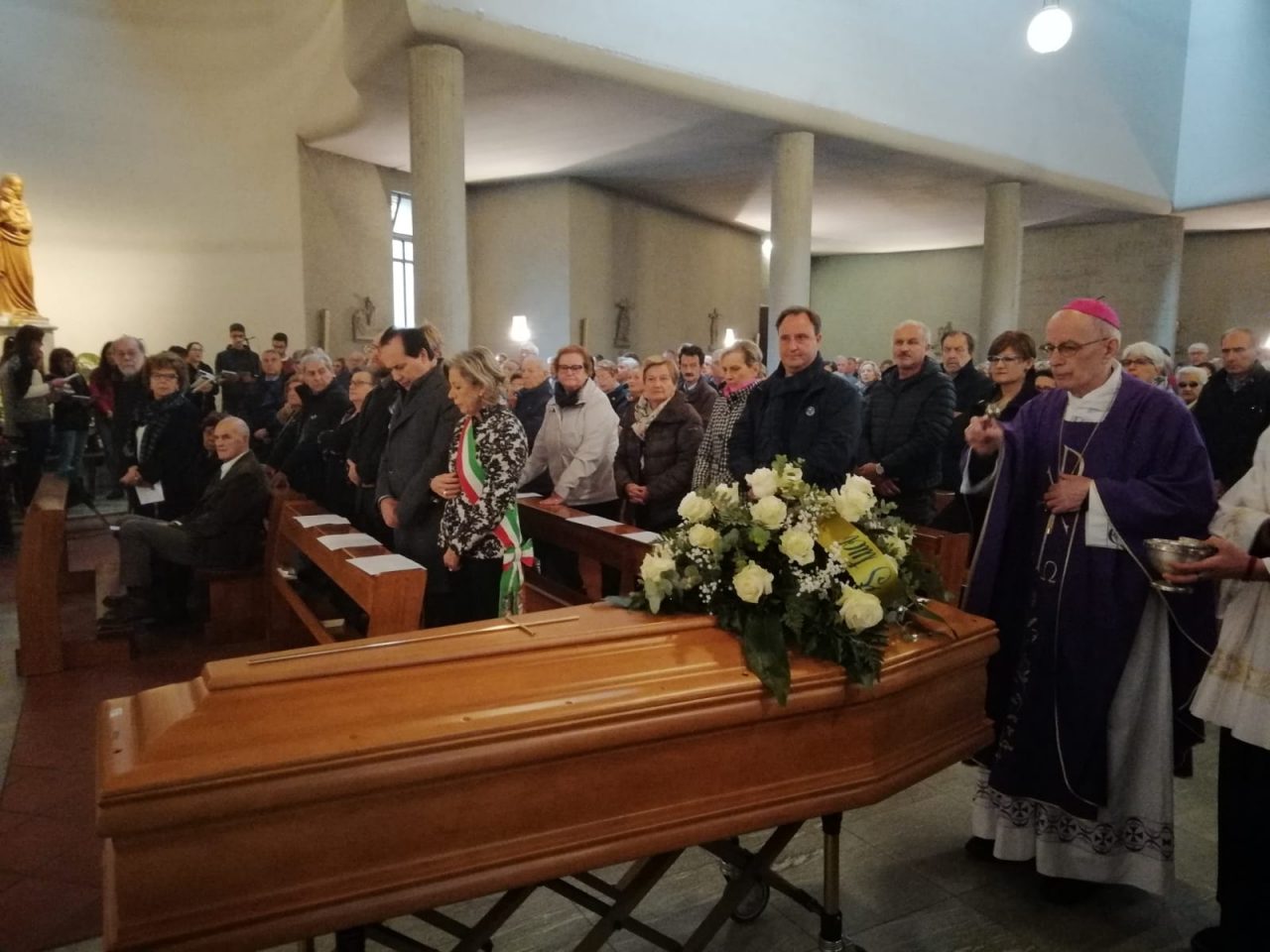 Celebrati a Valmadrera i funerali dell’ex sindaco Mauro Panzeri