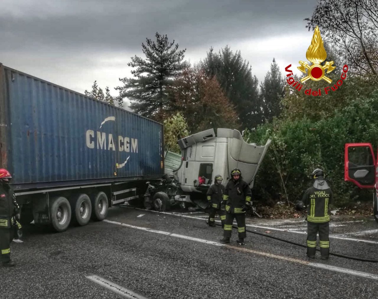 Mezzo pesante si schianta in Valassina – ALLE 15 LA STRADA E’ ANCORA CHIUSA