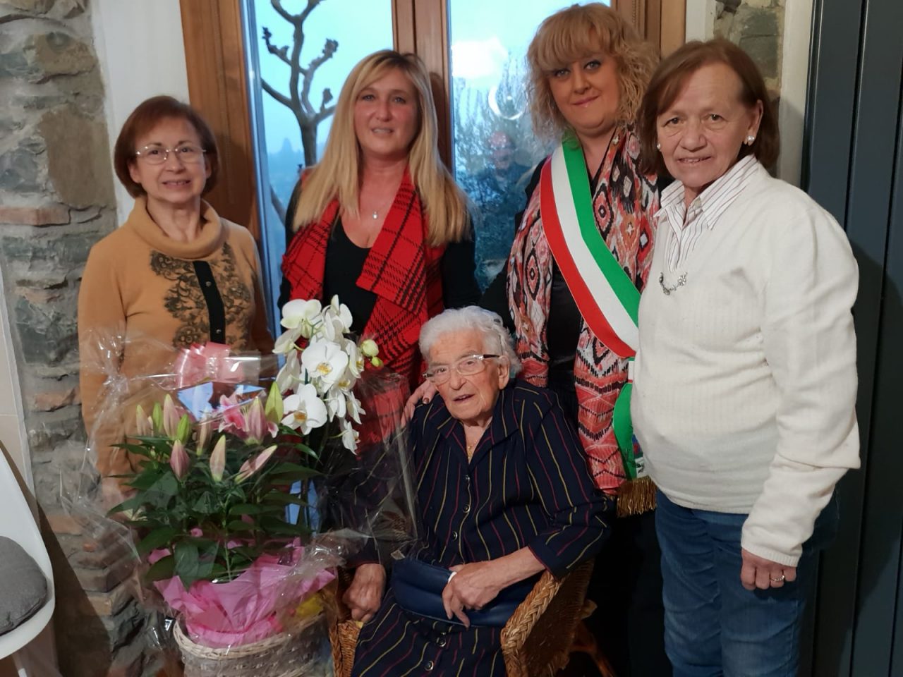 Torre de’ Busi: la signora Innocentina spegne 102 candeline FOTO