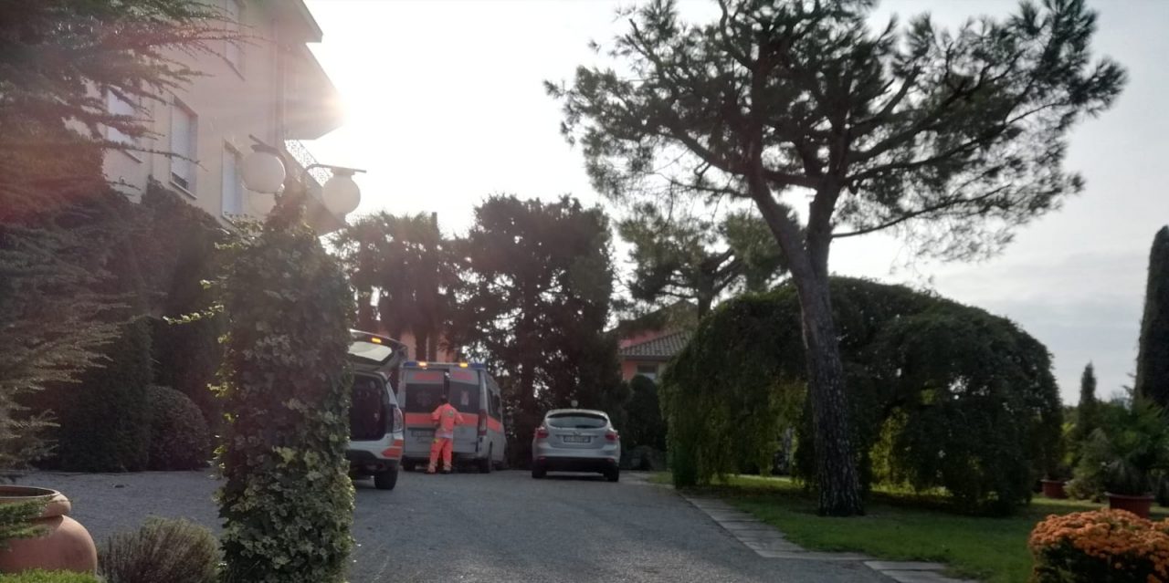 Cade da pochi metri: ferite serie per un 63enne