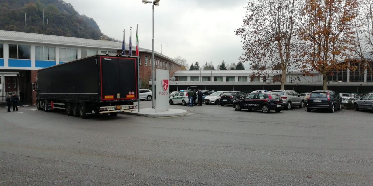 Drammatico incidente alla Fiocchi: camion investe una dipendente