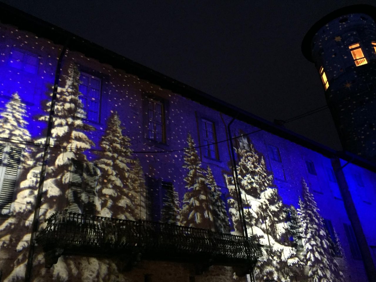 Palazzo Prinetti illuminato con il videomapping: che spettacolo! FOTO e VIDEO