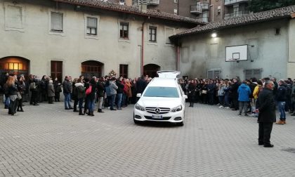 Celebrati al Porto  di Malgrate i funerali di Elsa Lanzilli