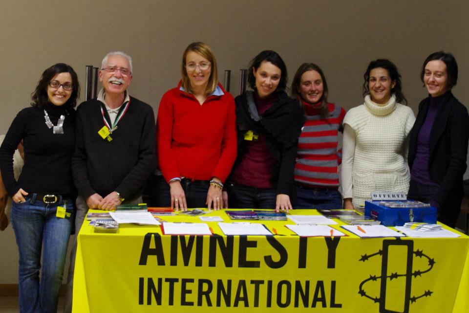 Fiaccolata in favore dei diritti umani a Merate con Amnesty International