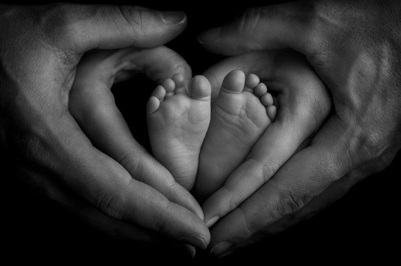 Mamma di una bimba prematura vince un concorso e regala il premio all’ospedale di Lecco