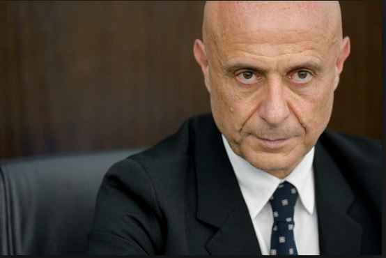Leggermente OFF: l’ex ministro Minniti presenta il suo libro