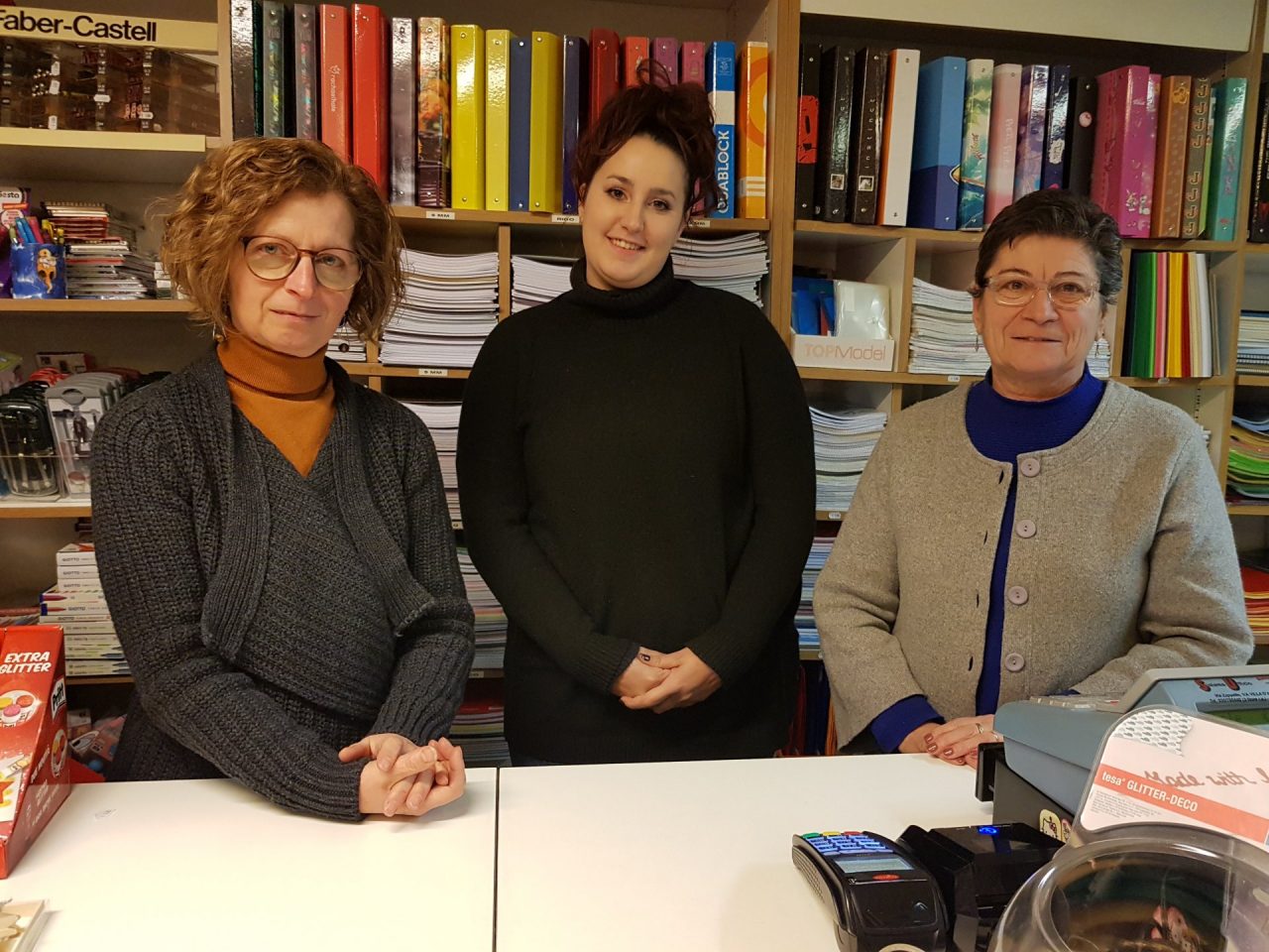 Le due sorelle lasciano la cartoleria di Carvico: cambio di gestione