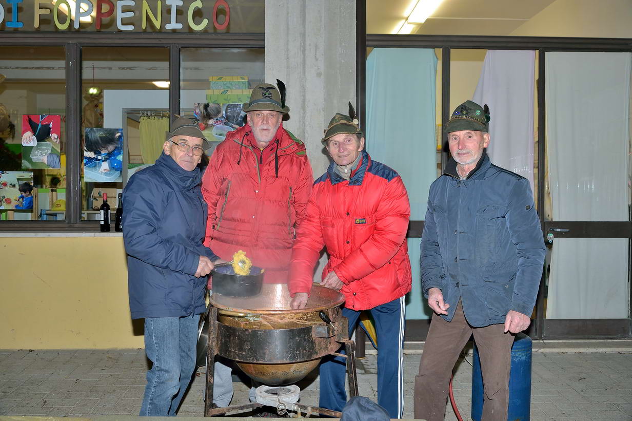 Calolzio: grande festa all’asilo di Foppenico con gli Alpini