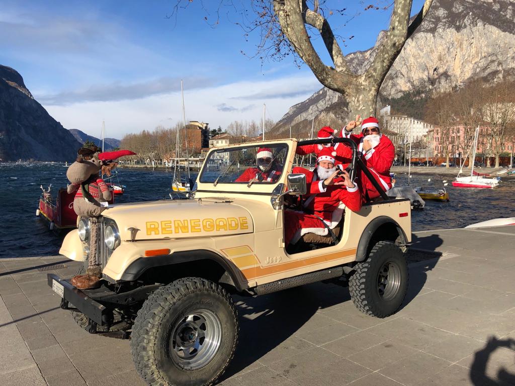 Babbi Natale in jeep scaldano il cuore di Lecco FOTO