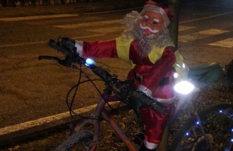 Luminarie natalizie: gli addobbi possono anche far riflettere FOTO