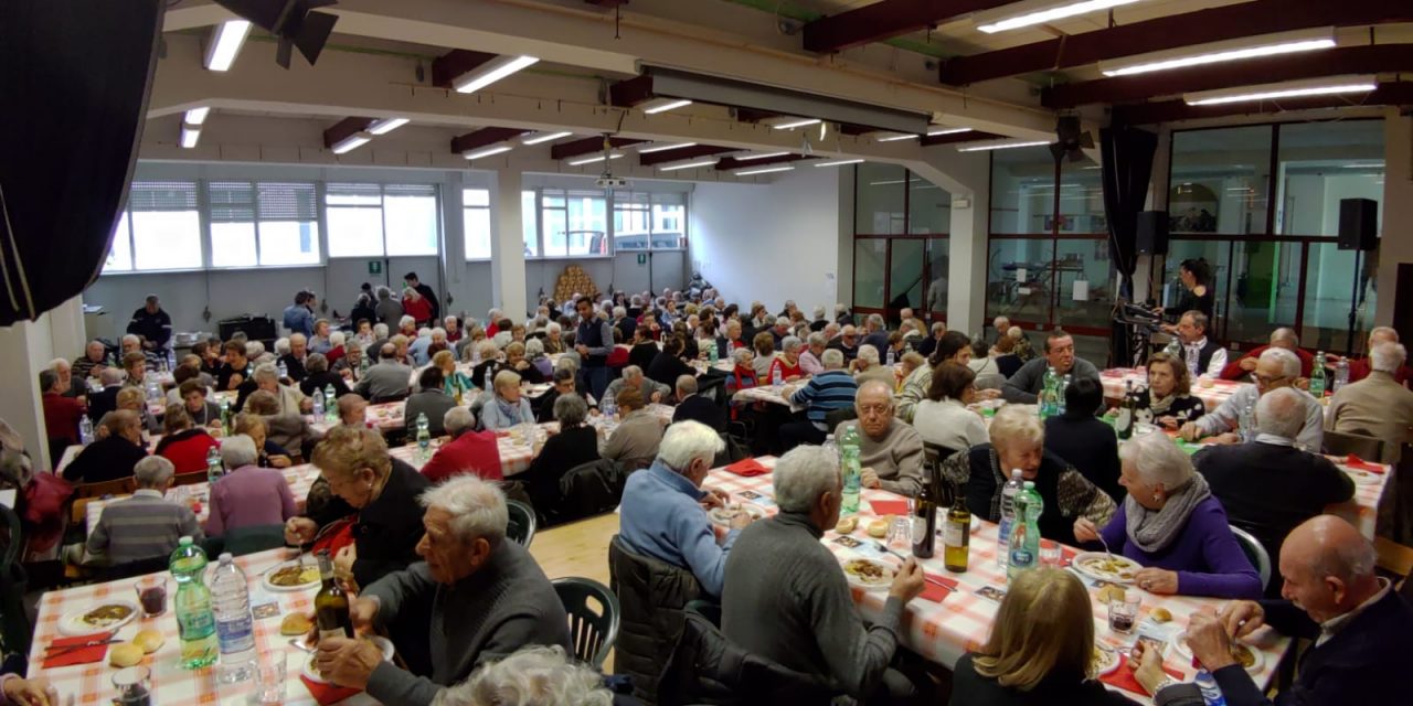 Oltre 200 pensionati al pranzo degli anziani di Oggiono